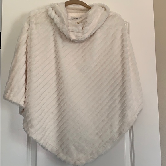 Black Rivet Sweaters Nwot Cream Faux Fur Poncho Poshmark